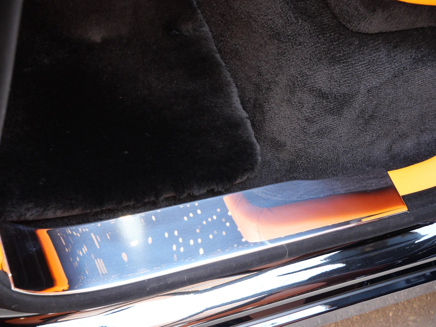 2027 Rolls-Royce Cullinan interior, door sill, Mandarin