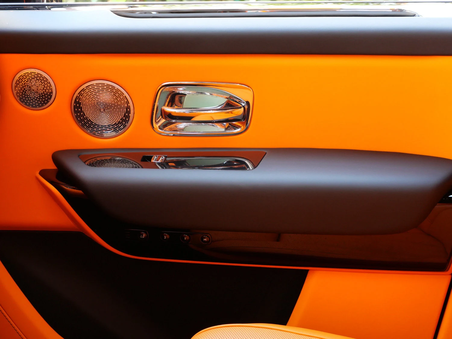 2027 Rolls-Royce Cullinan interior, door panel, Mandarin