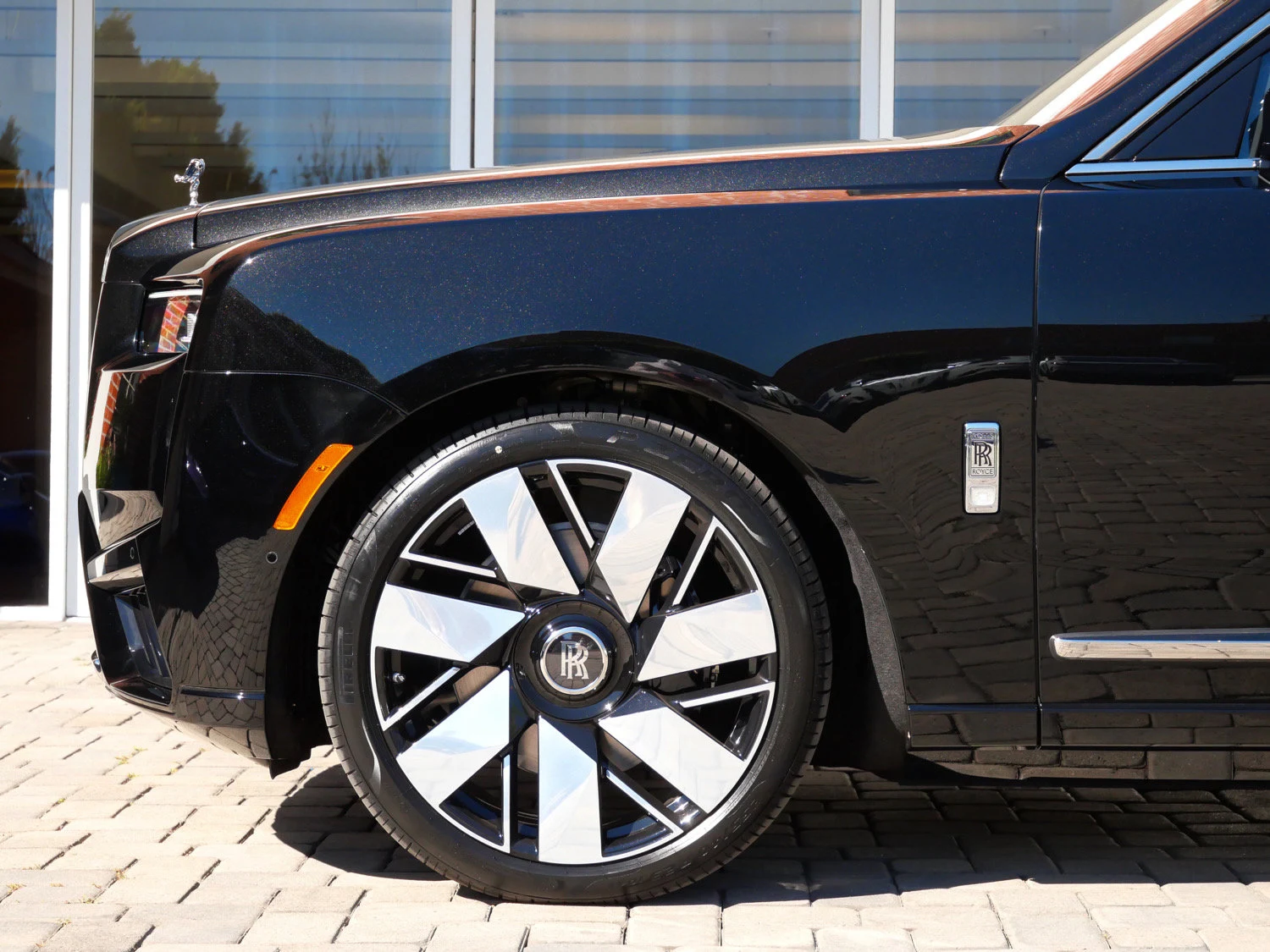 2027 Rolls-Royce Cullinan for sale, exterior, Black