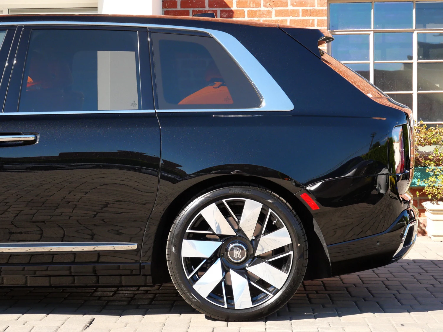 2027 Rolls-Royce Cullinan for sale, exterior, Black
