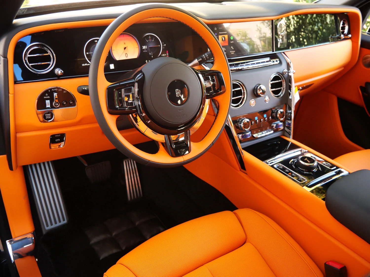 2027 Rolls-Royce Cullinan interior, Mandarin