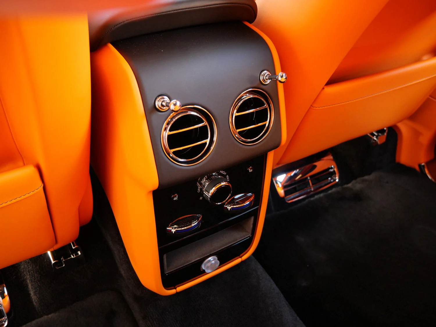 2027 Rolls-Royce Cullinan interior, Mandarin