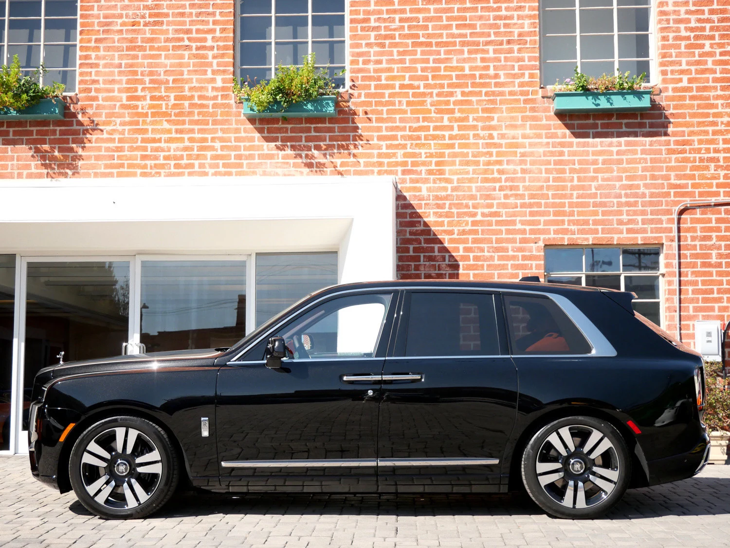 2027 Rolls-Royce Cullinan for sale, exterior, Black