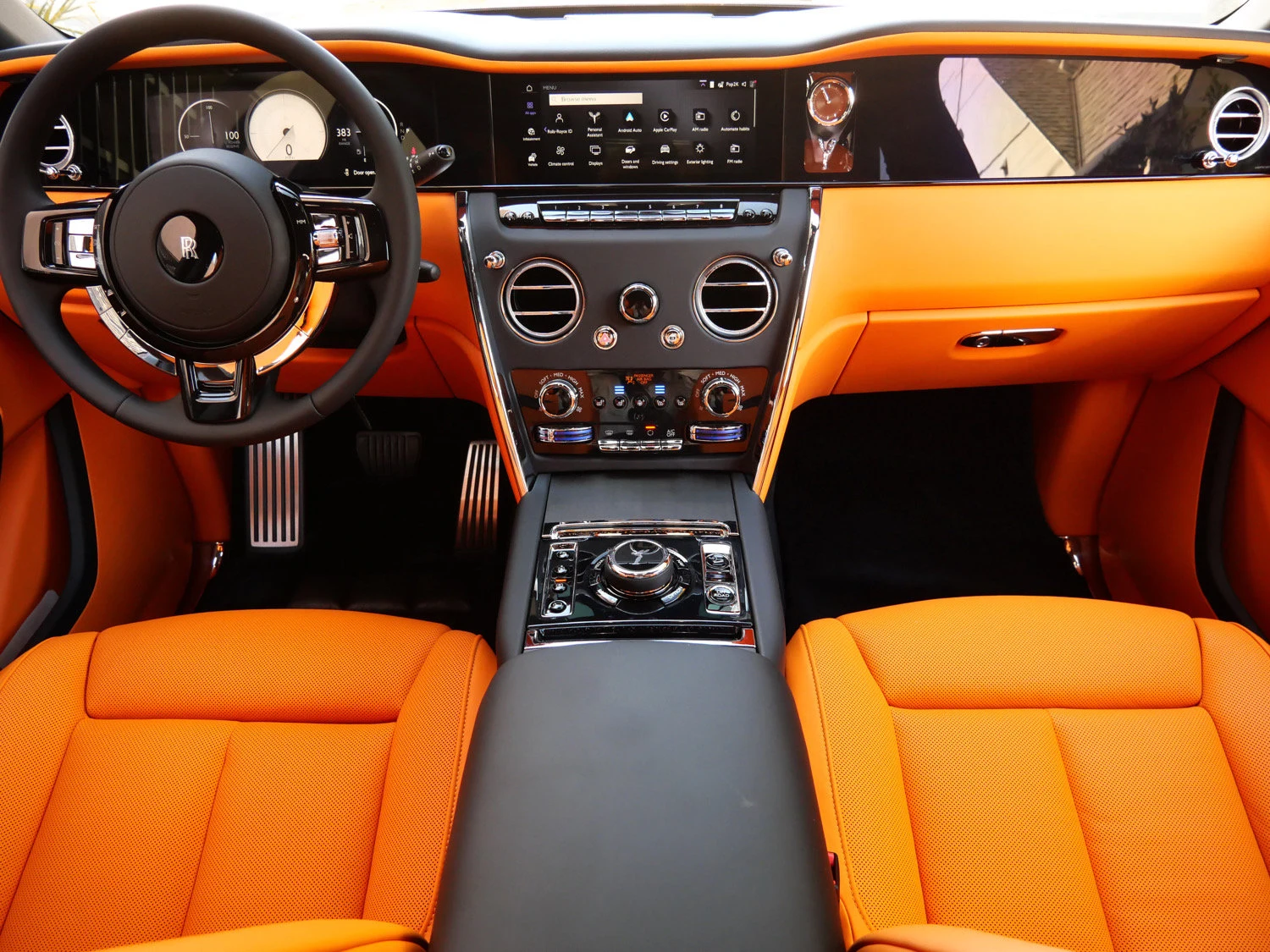 2027 Rolls-Royce Cullinan interior, Mandarin
