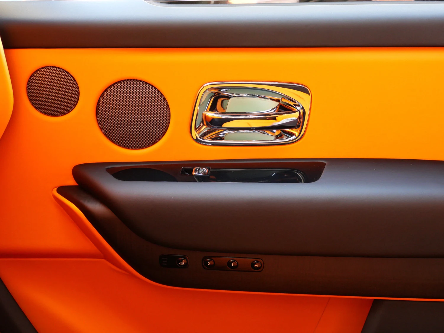 2027 Rolls-Royce Cullinan interior, door panel, Mandarin