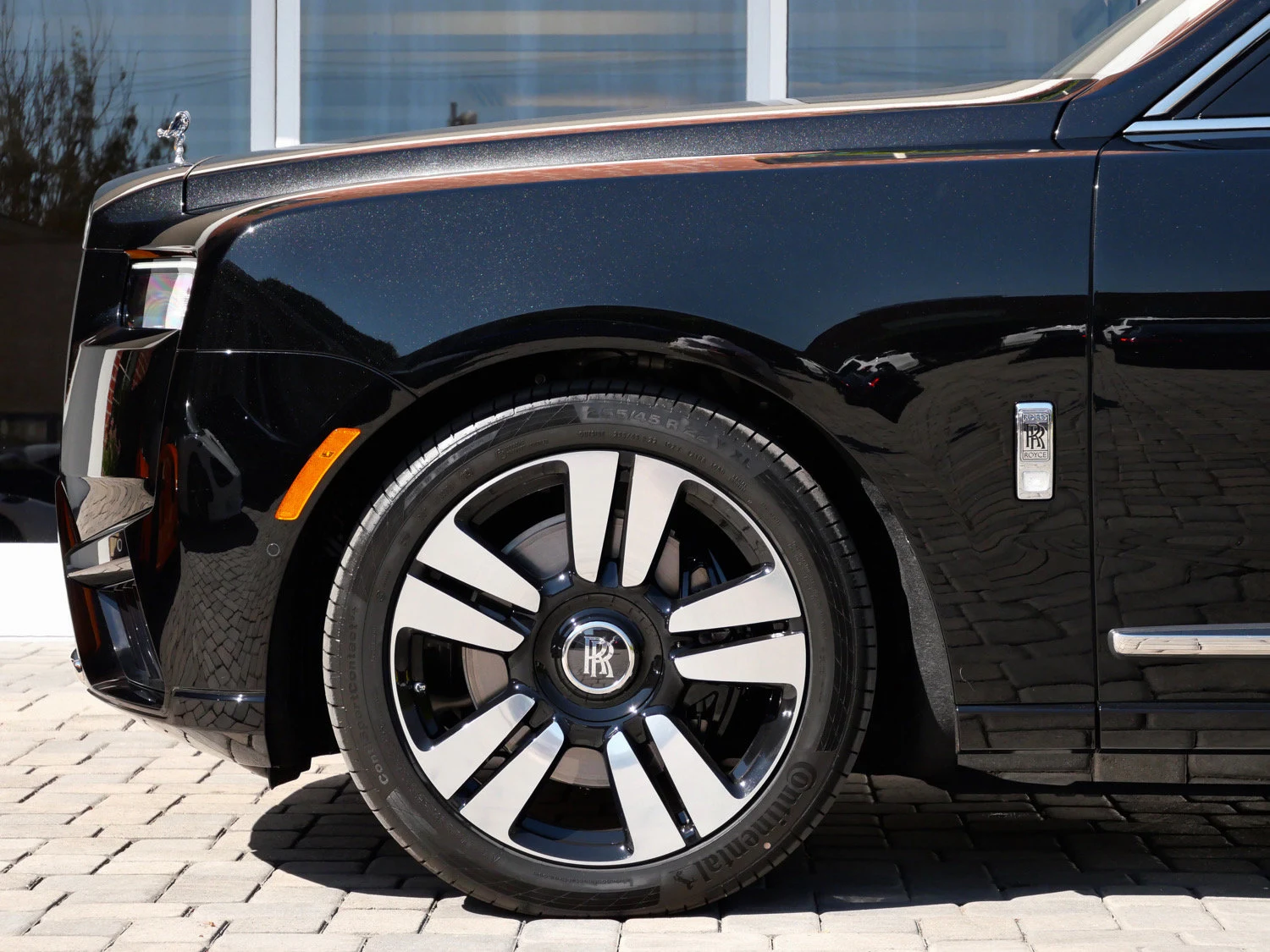 2027 Rolls-Royce Cullinan for sale, exterior, Black