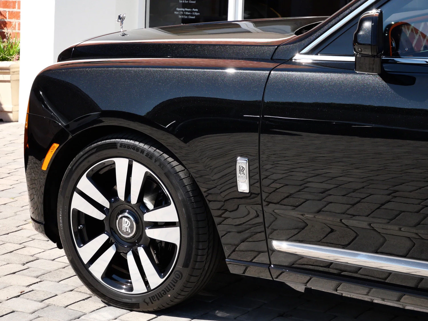 2027 Rolls-Royce Cullinan for sale, exterior, Black