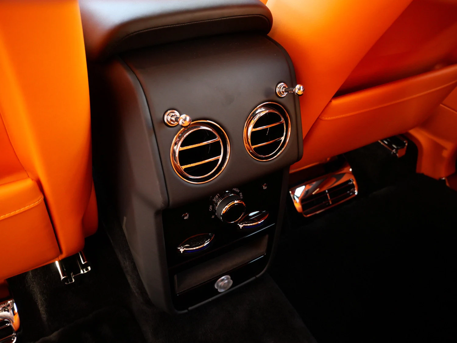 2027 Rolls-Royce Cullinan interior, Mandarin
