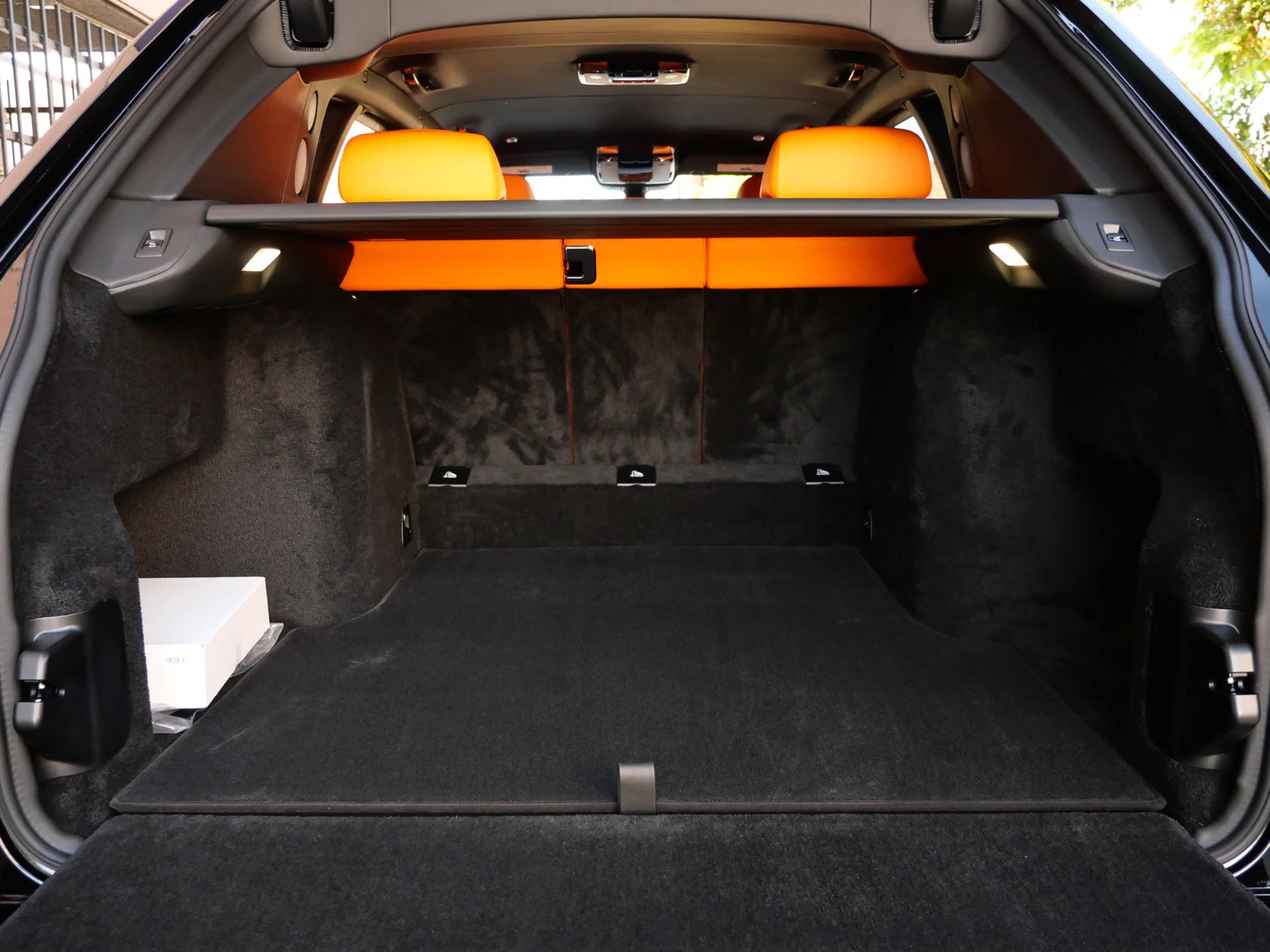 2027 Rolls-Royce Cullinan trunk
