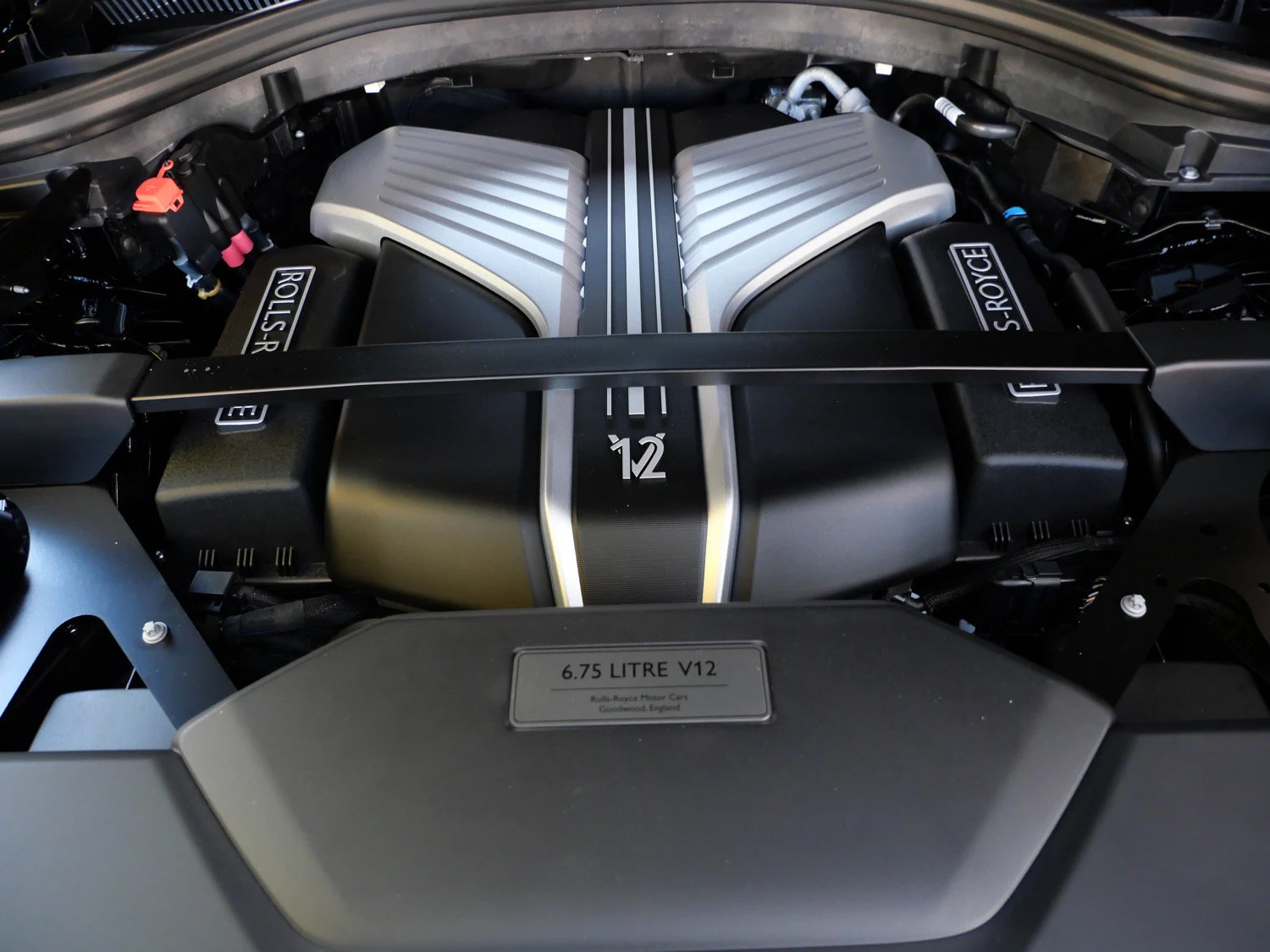 2027 Rolls-Royce Cullinan engine