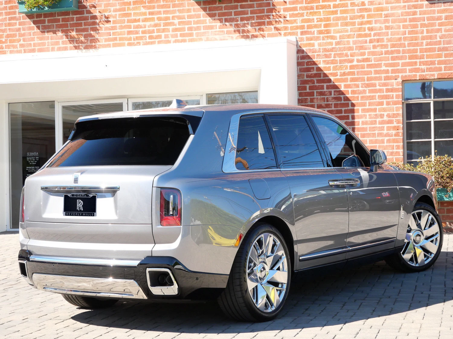 2027 Rolls-Royce Cullinan, rear three-quarter view, Silver
