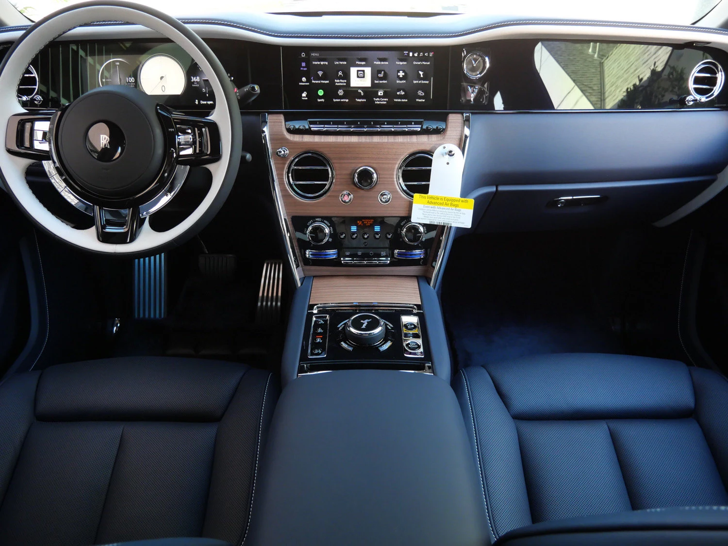 2027 Rolls-Royce Cullinan interior, Navy Blue