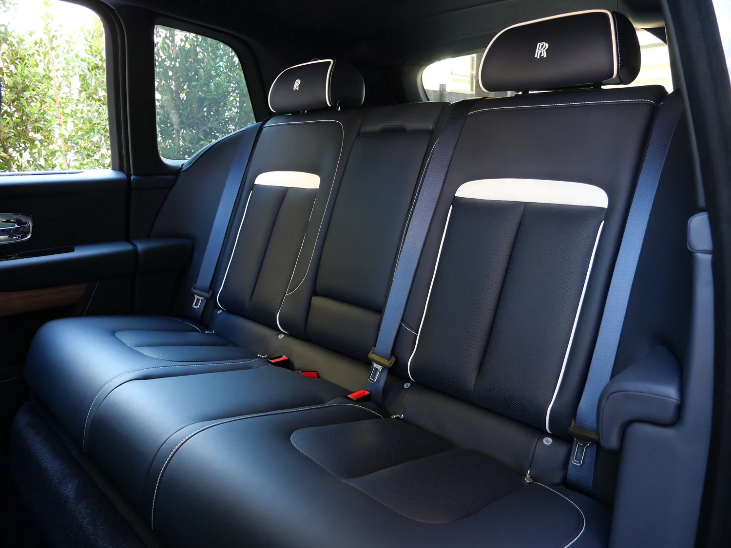 2027 Rolls-Royce Cullinan interior, seats, Navy Blue