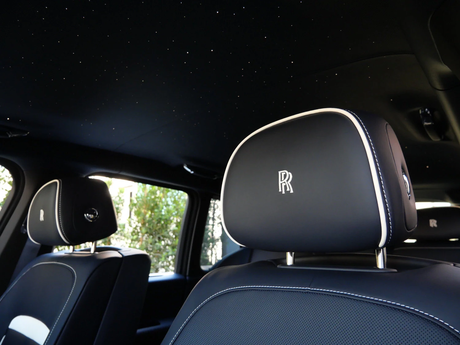 2027 Rolls-Royce Cullinan interior, Navy Blue