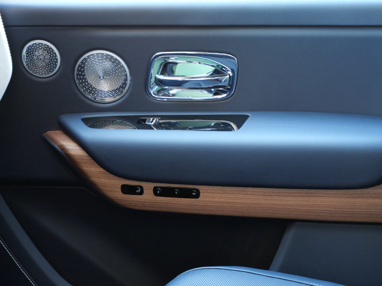 2027 Rolls-Royce Cullinan interior, door panel, Navy Blue