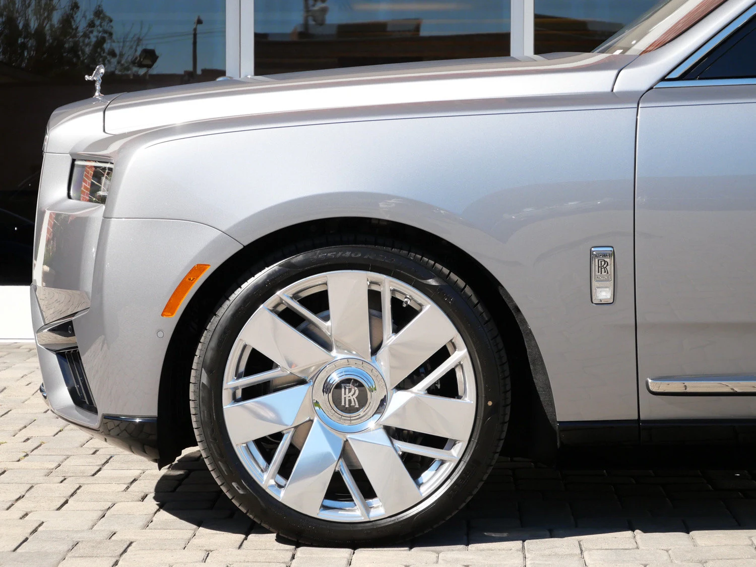 2027 Rolls-Royce Cullinan for sale, exterior, Silver