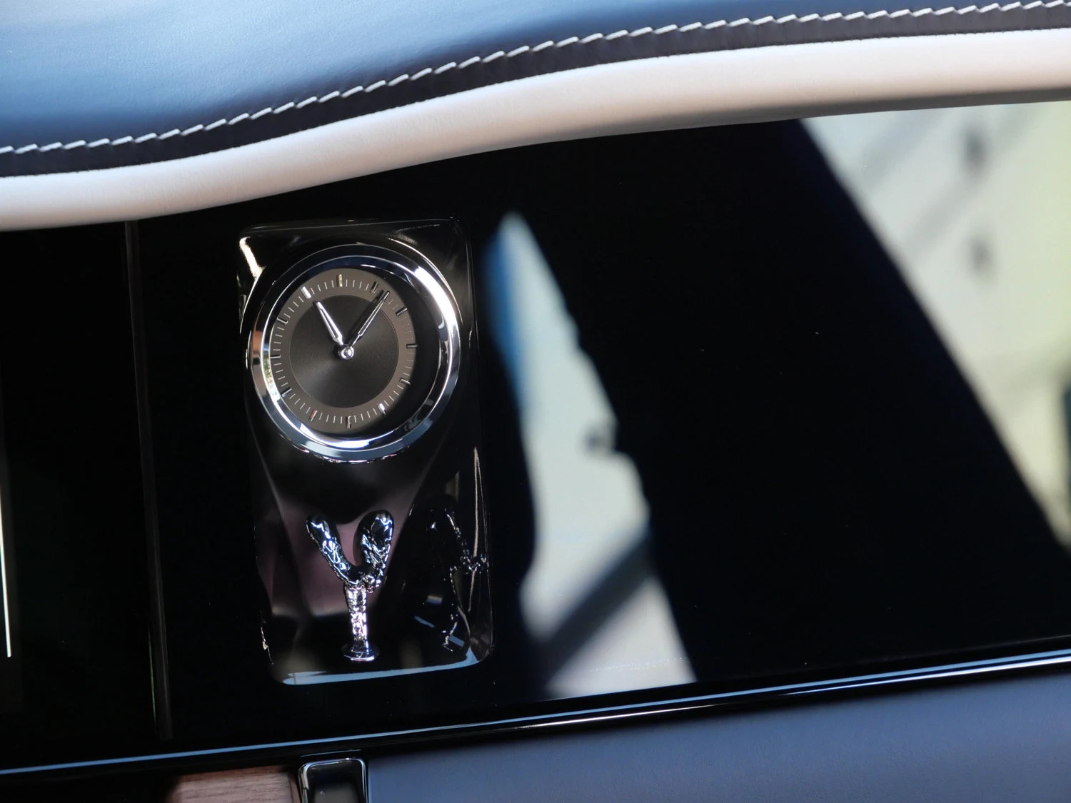 2027 Rolls-Royce Cullinan interior, Navy Blue