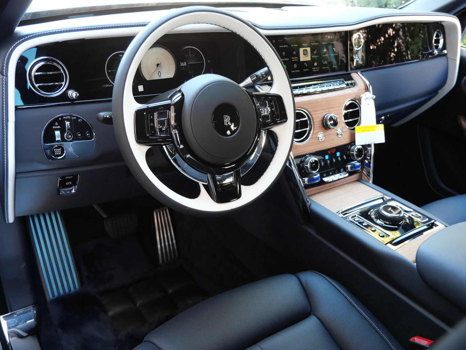 2027 Rolls-Royce Cullinan interior, dashboard, Navy Blue