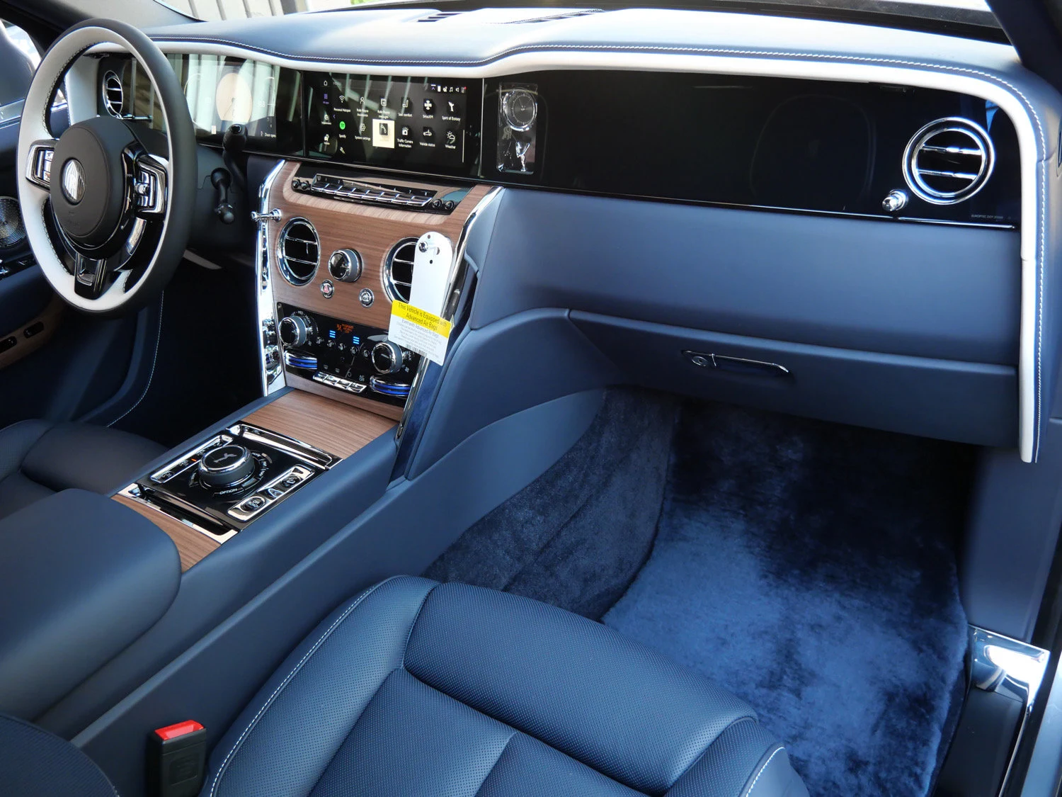 2027 Rolls-Royce Cullinan interior, Navy Blue