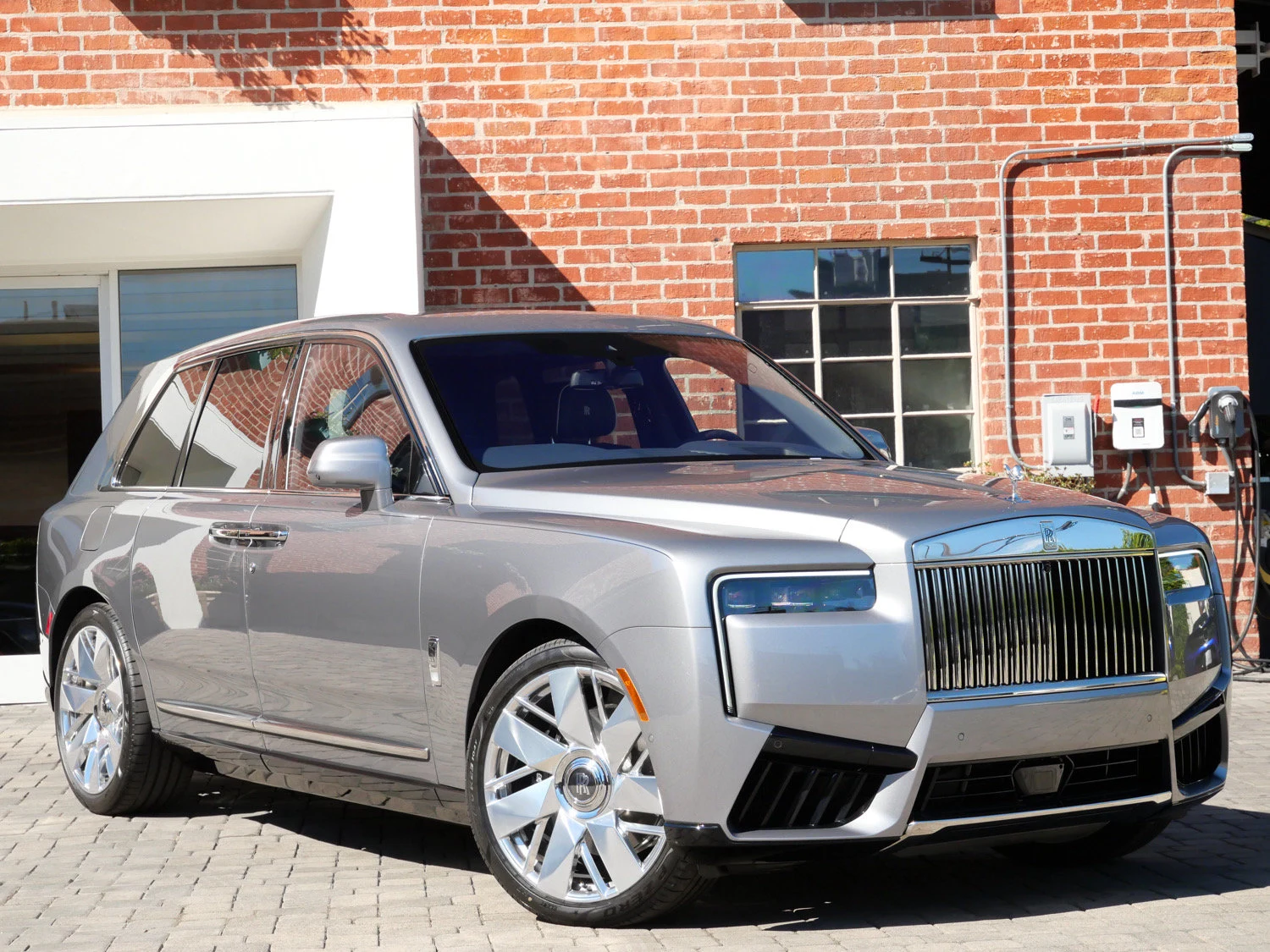 2027 Rolls-Royce Cullinan for sale, exterior, Silver