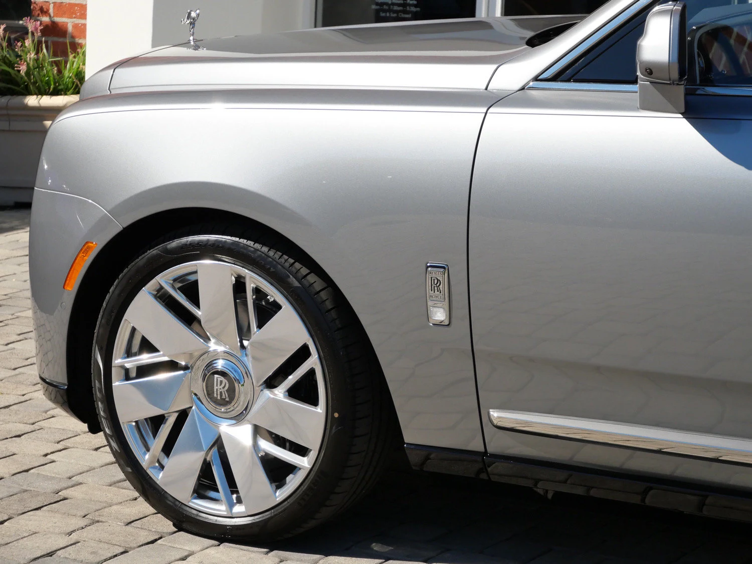 2027 Rolls-Royce Cullinan for sale, exterior, Silver