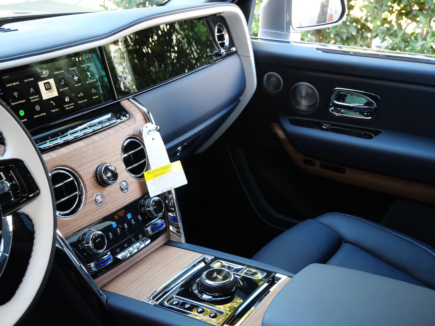 2027 Rolls-Royce Cullinan interior, dashboard, Navy Blue