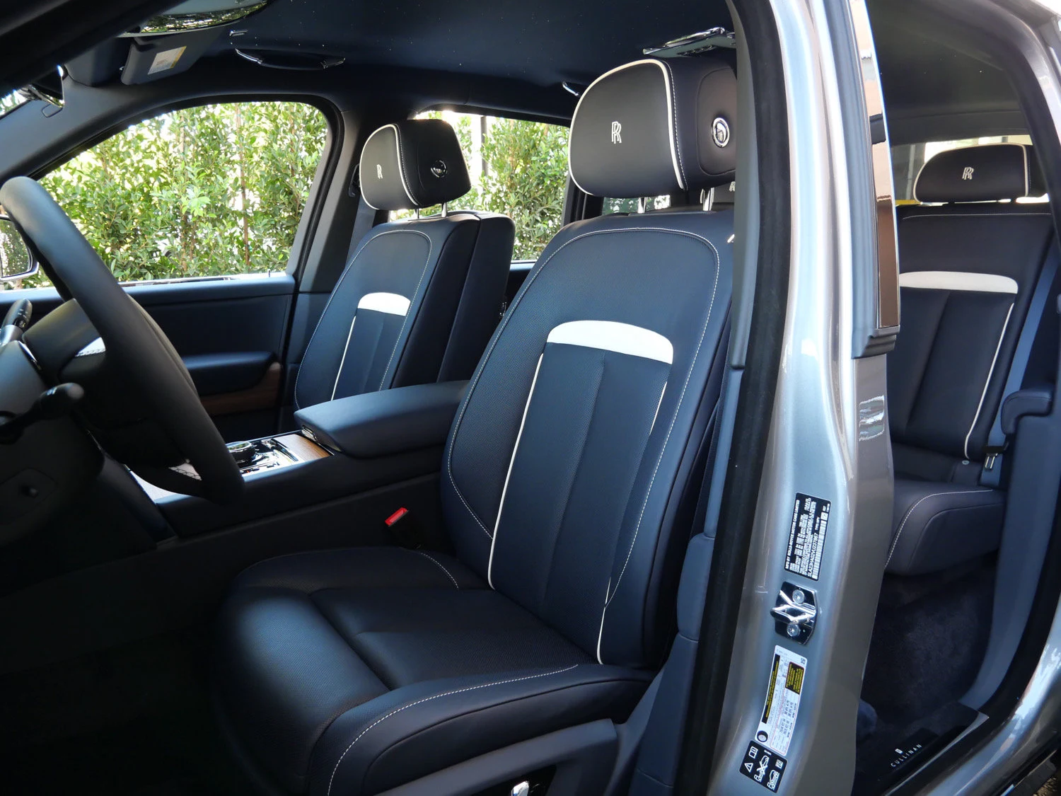2027 Rolls-Royce Cullinan interior, seats, Navy Blue