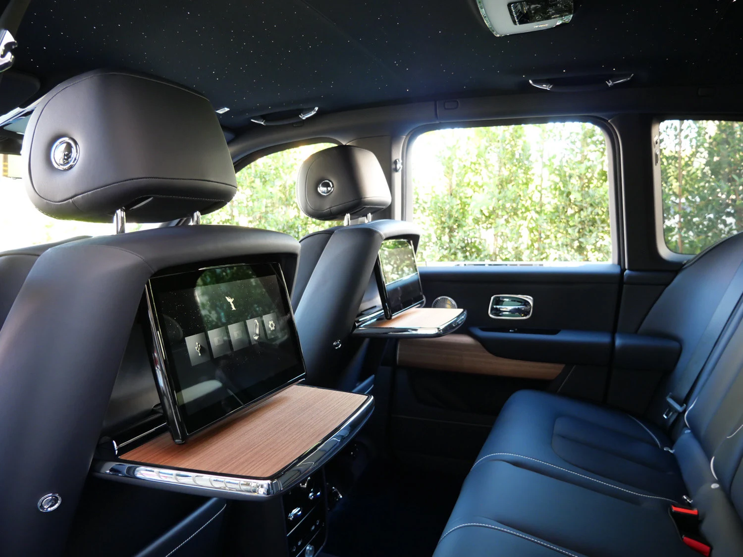 2027 Rolls-Royce Cullinan interior, seats, Navy Blue