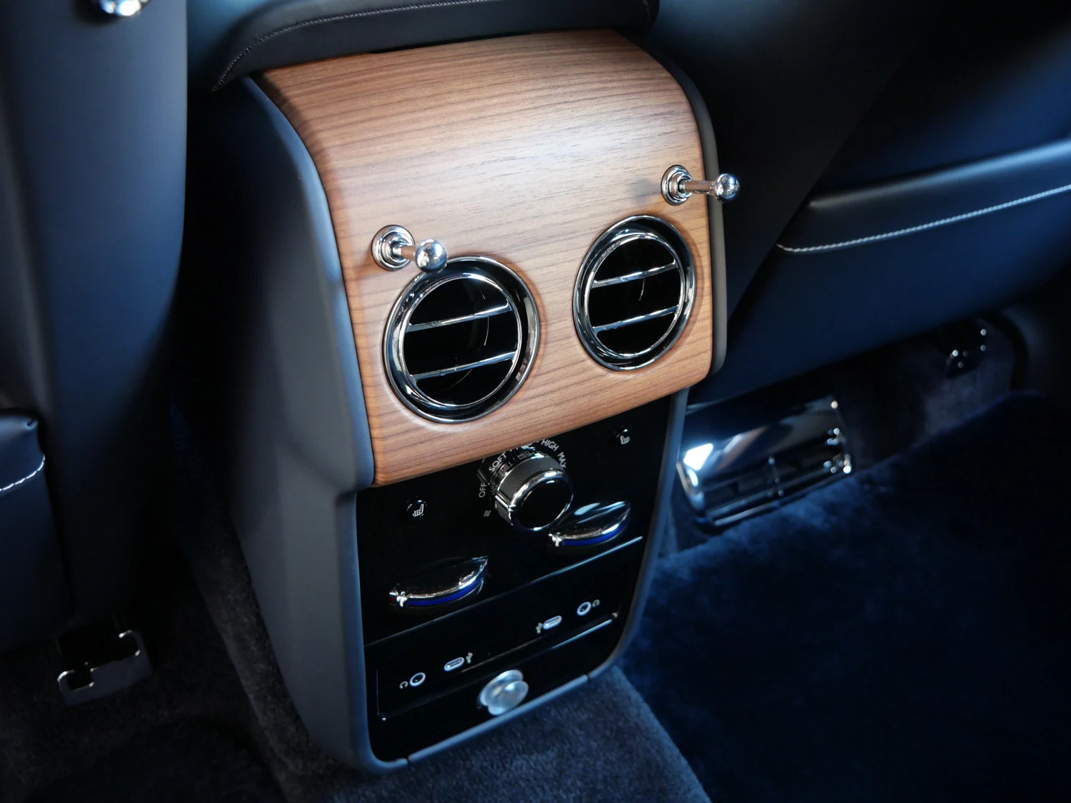 2027 Rolls-Royce Cullinan interior, door panel, Navy Blue