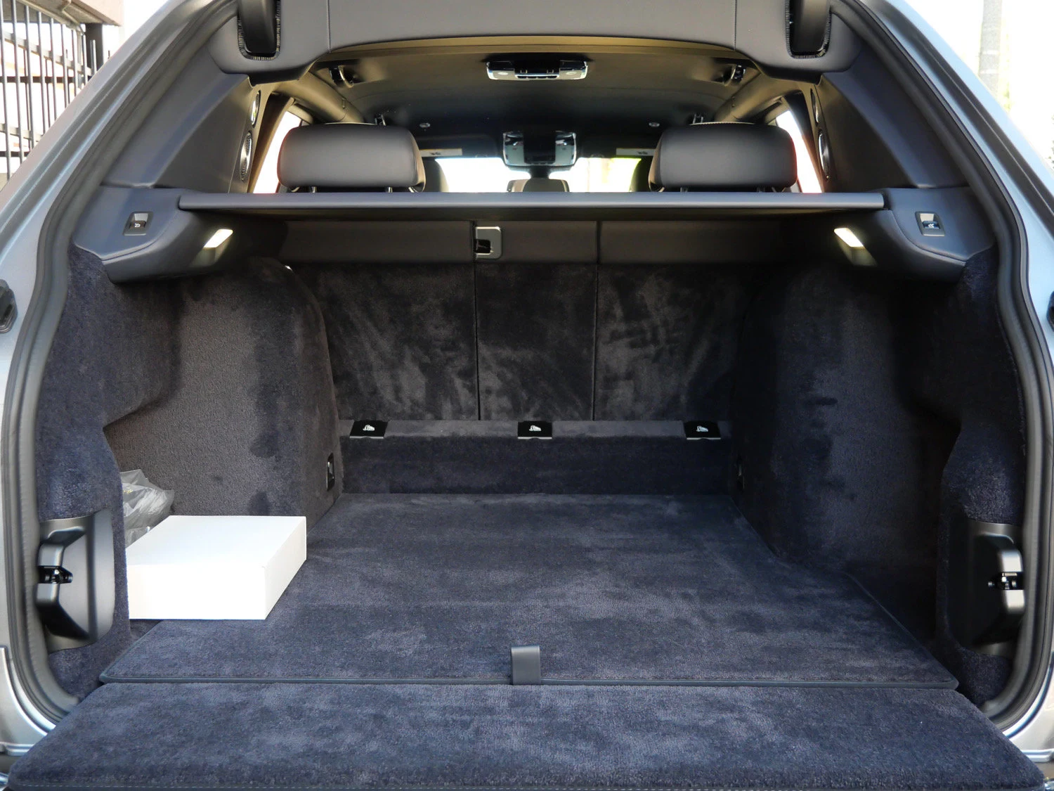 2027 Rolls-Royce Cullinan trunk
