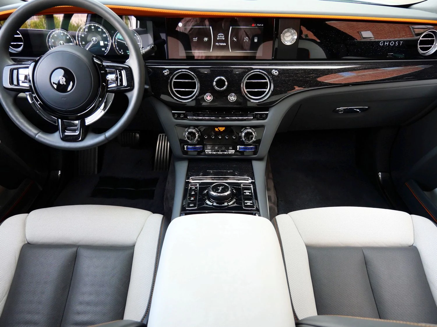 2021 Rolls-Royce Ghost interior, Arctic White