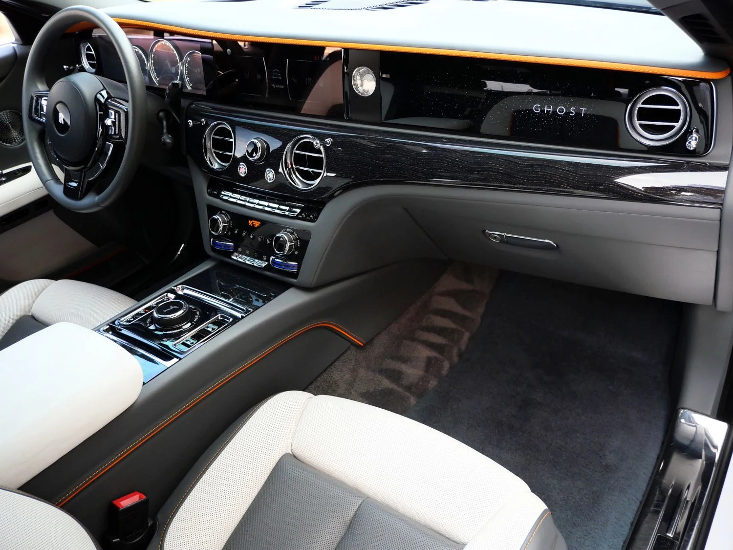2021 Rolls-Royce Ghost interior, Arctic White