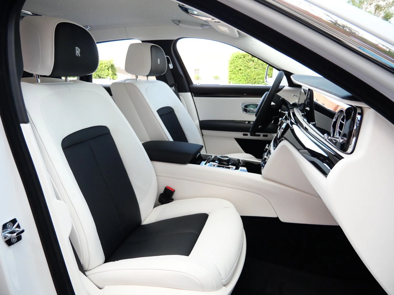 2027 Rolls-Royce Ghost interior, seats, Grace White