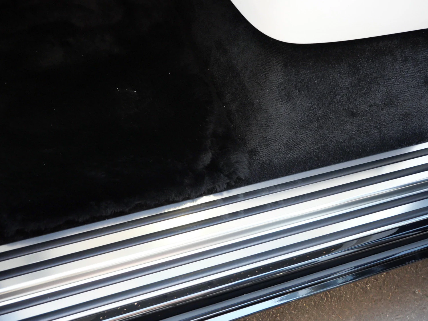 2027 Rolls-Royce Phantom interior, door sill, Grace White