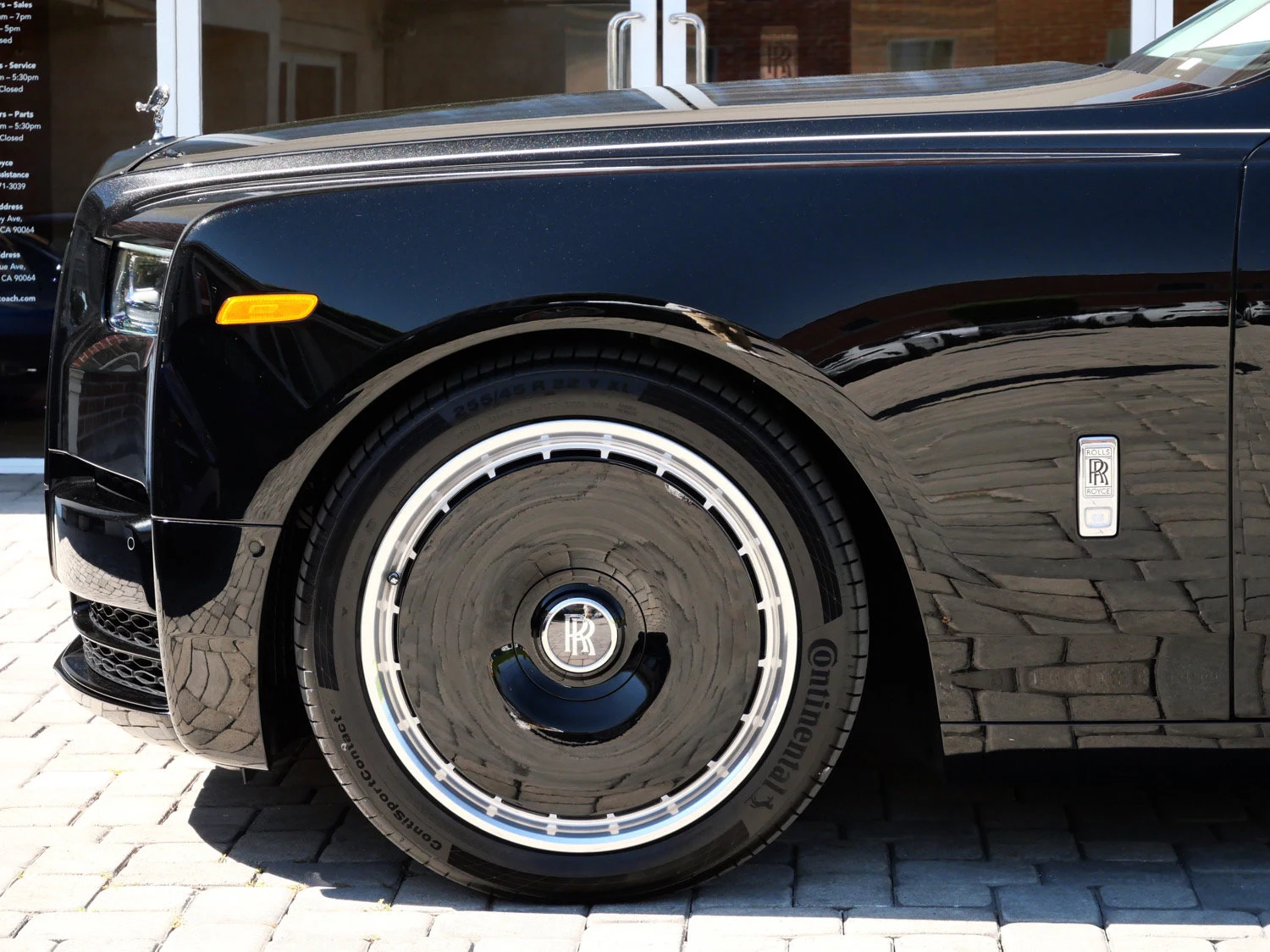 2027 Rolls-Royce Phantom wheel