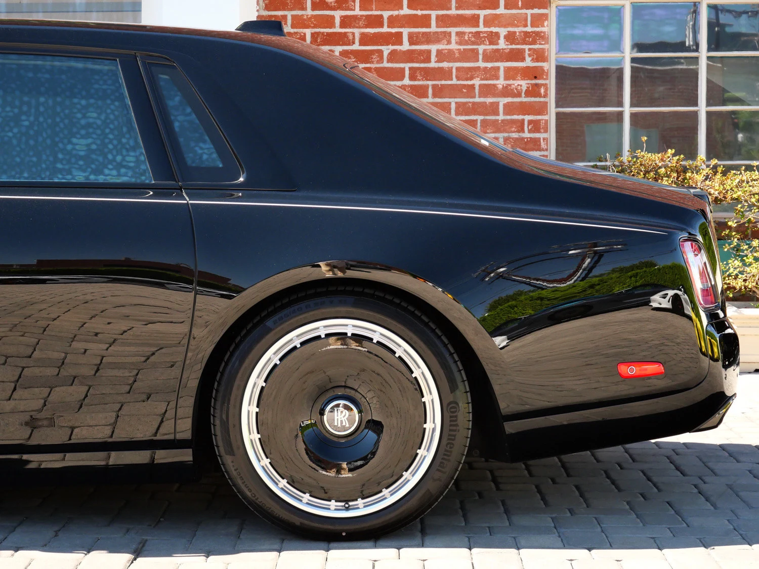 2027 Rolls-Royce Phantom for sale, exterior, Black