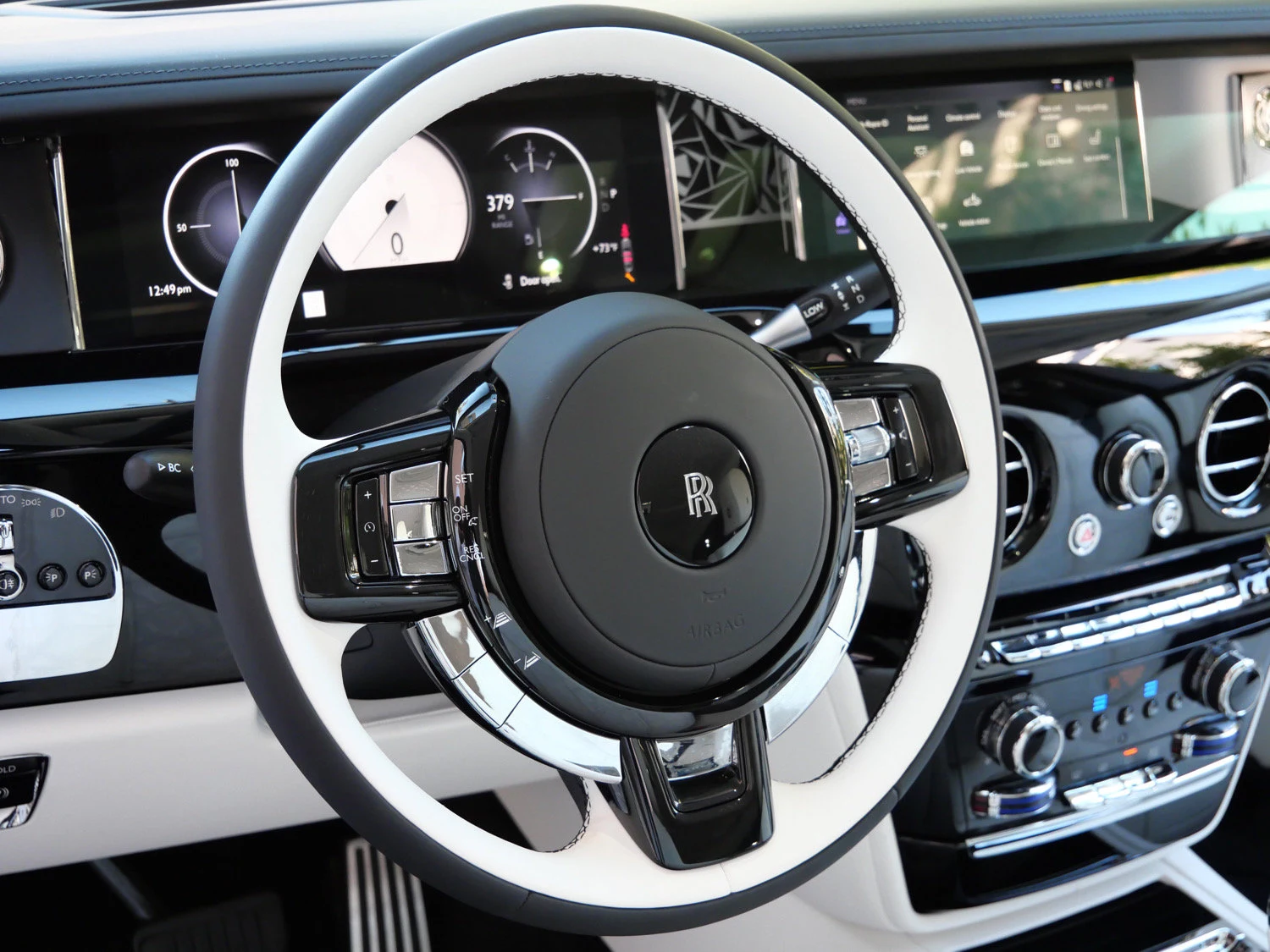 2027 Rolls-Royce Phantom interior, Grace White