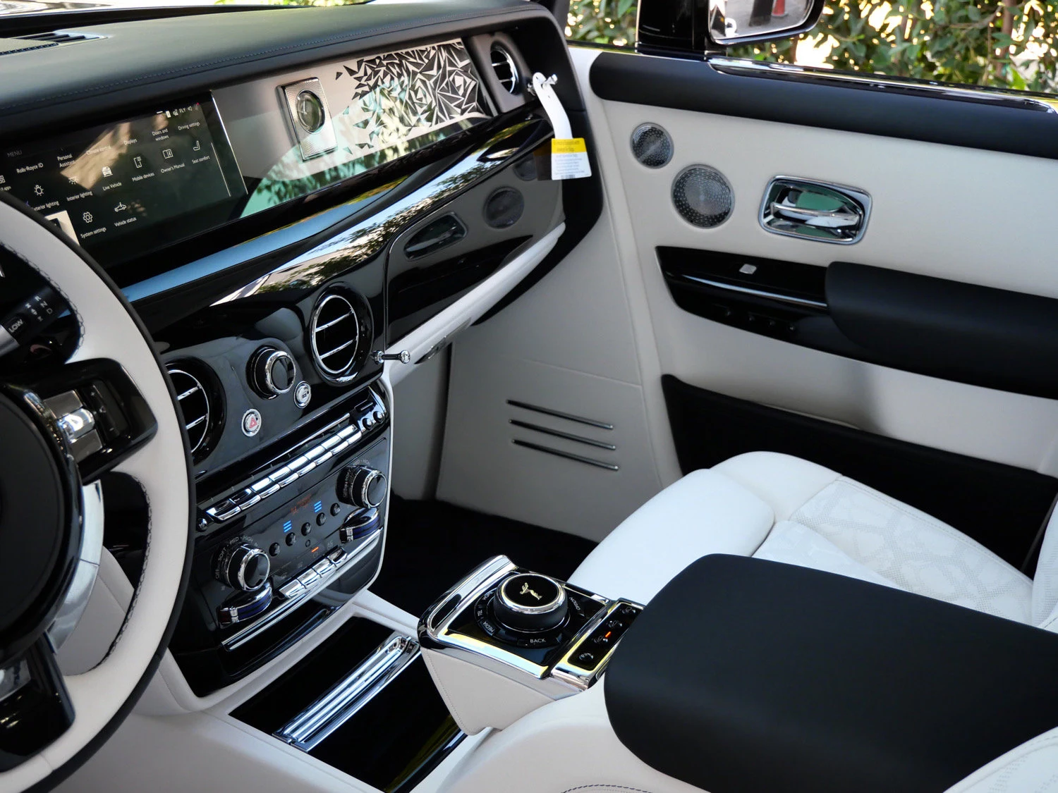 2027 Rolls-Royce Phantom interior, Grace White