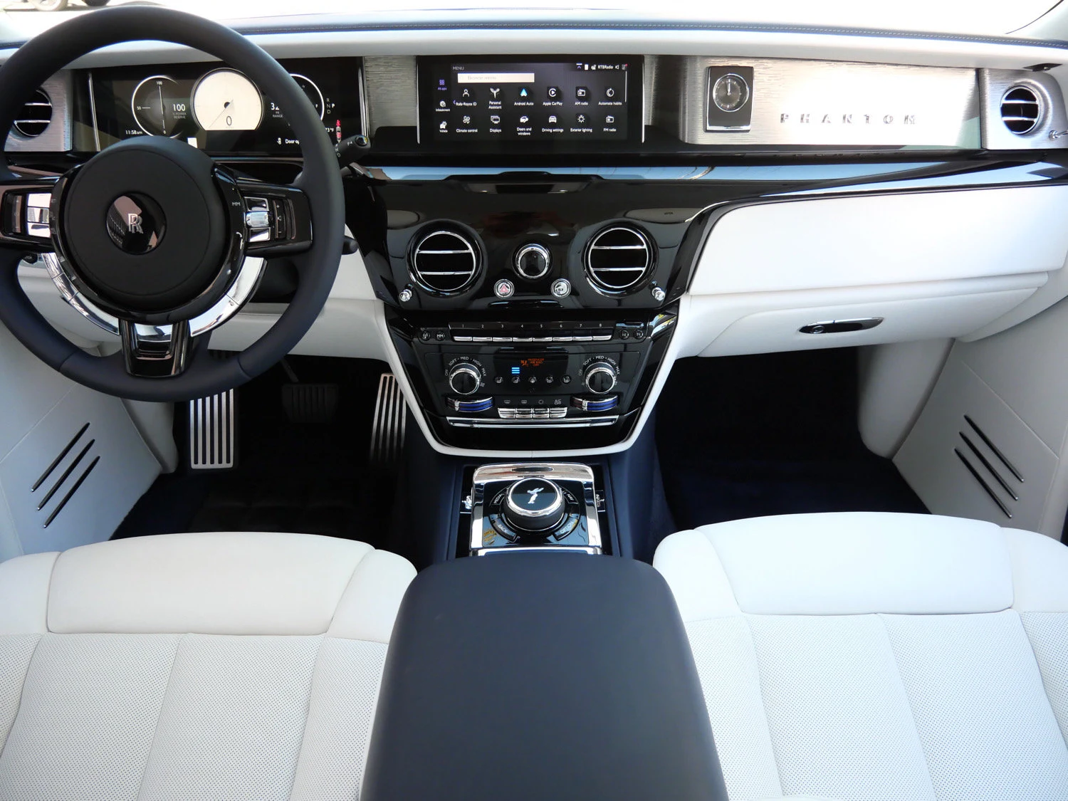 2027 Rolls-Royce Phantom interior, Grace White / Navy Blue