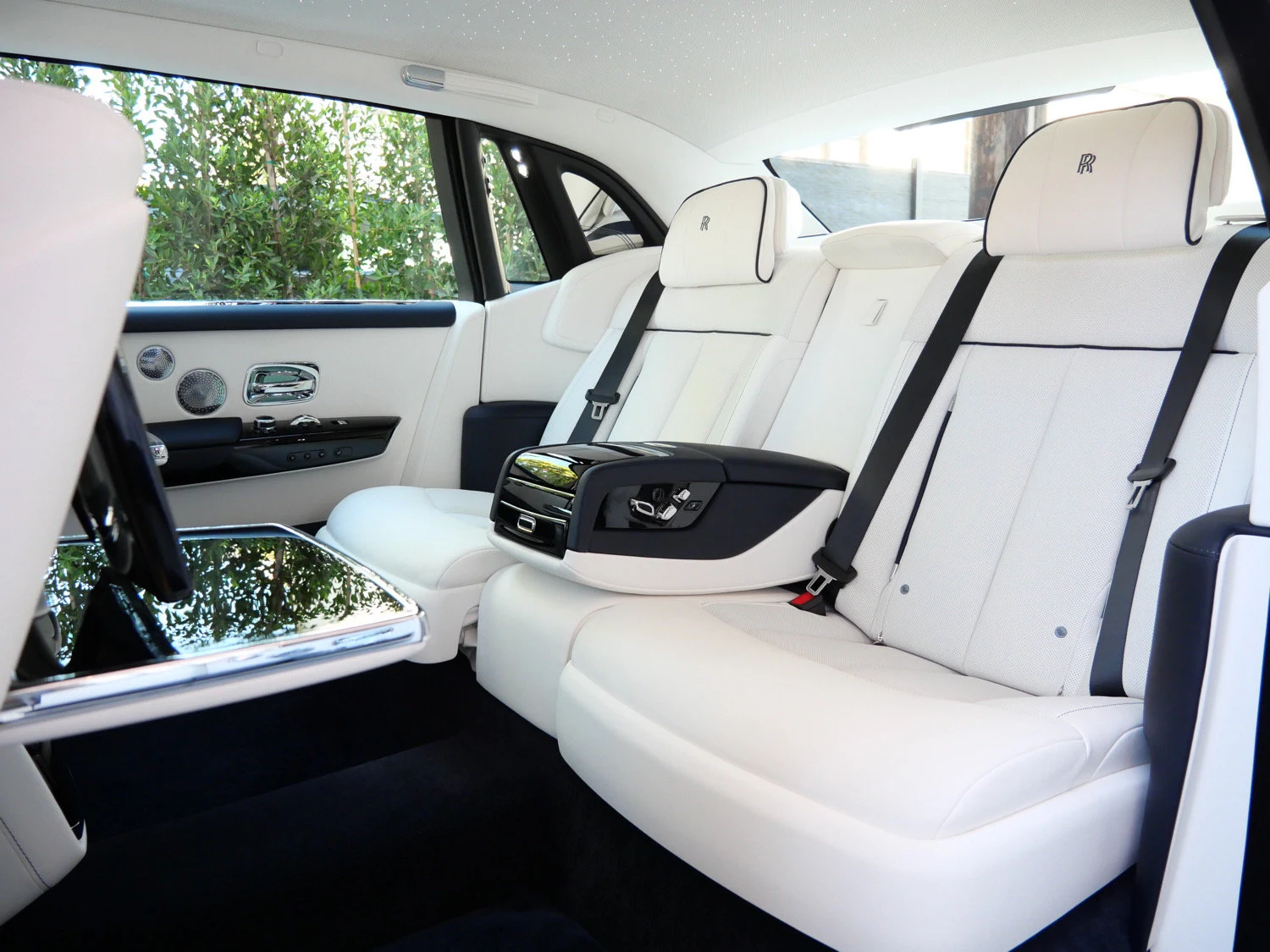 2027 Rolls-Royce Phantom interior, seats, Grace White / Navy Blue