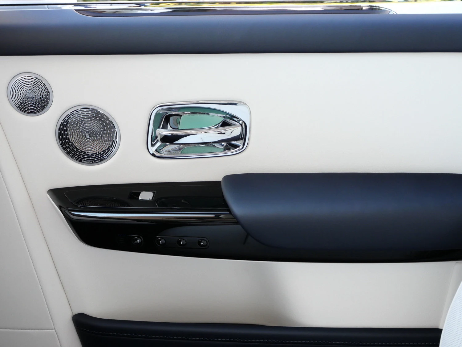 2027 Rolls-Royce Phantom interior, door panel, Grace White / Navy Blue