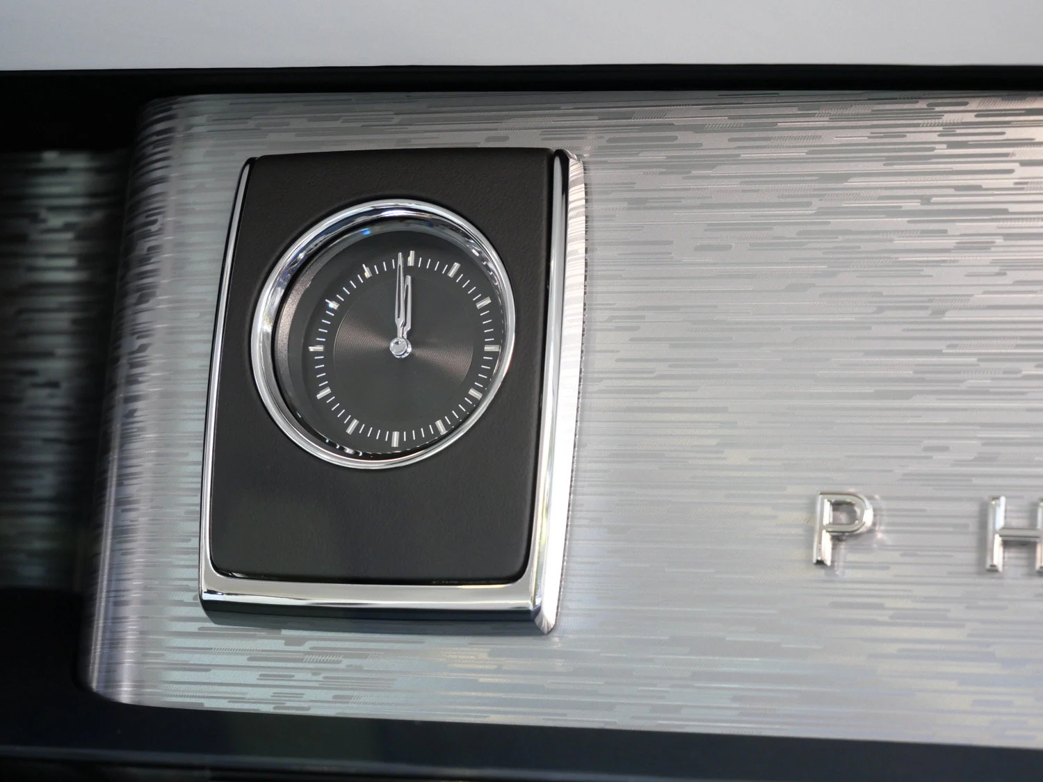 2027 Rolls-Royce Phantom interior, door panel, Grace White / Navy Blue