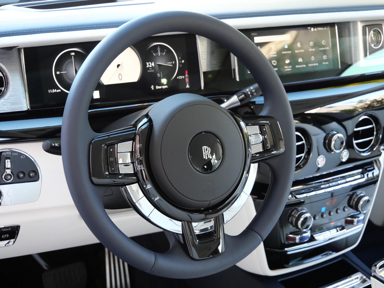 2027 Rolls-Royce Phantom interior, Grace White / Navy Blue