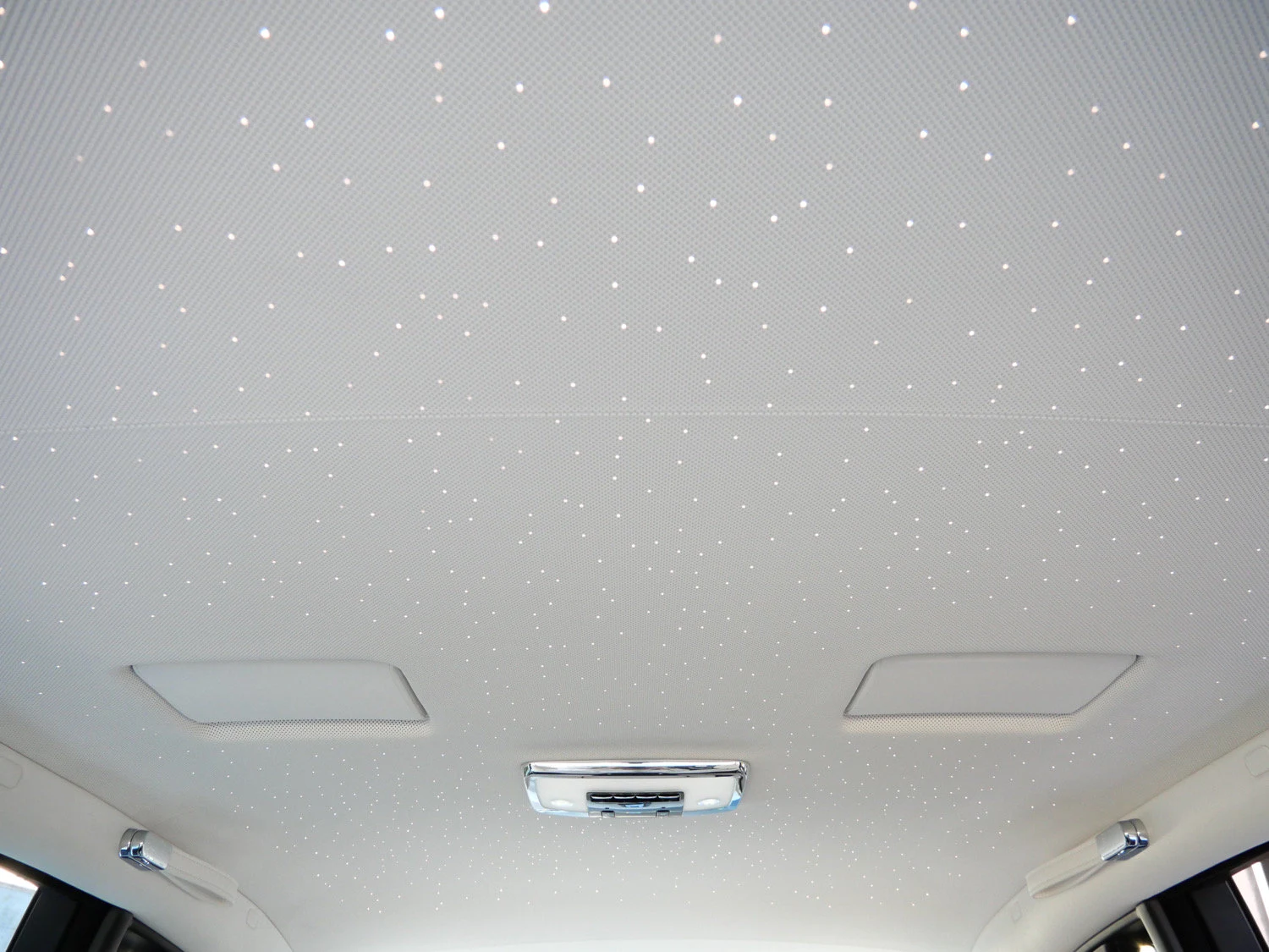 2027 Rolls-Royce Phantom interior, door panel, Grace White / Navy Blue