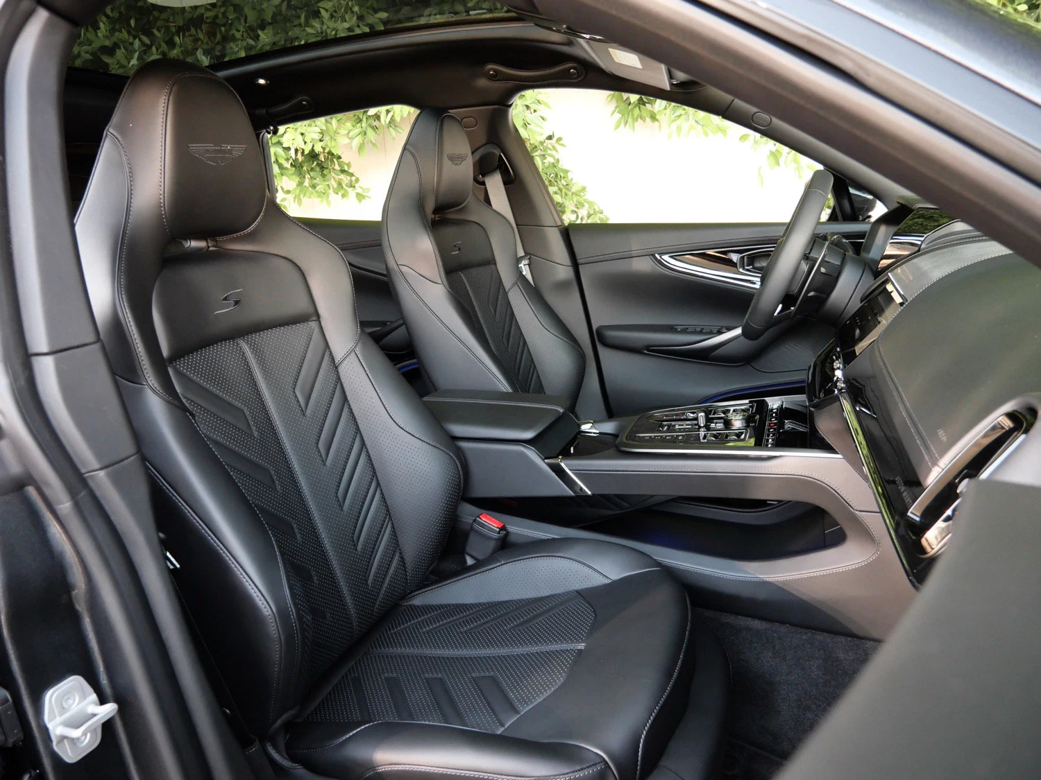 2026 Aston Martin DBX S interior, seats, Onyx Black - Semi Aniline