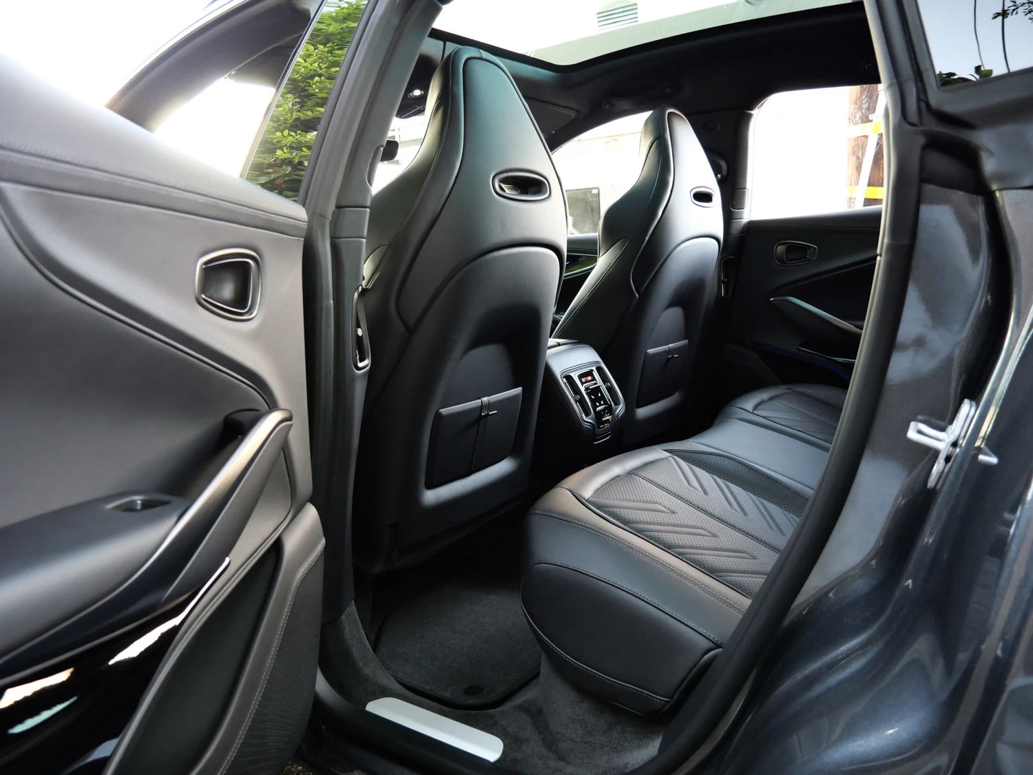 2026 Aston Martin DBX S interior, seats, Onyx Black - Semi Aniline