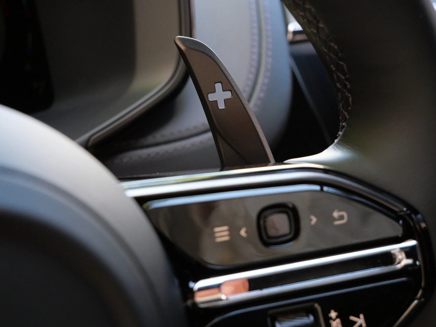 2026 Aston Martin DBX S interior, center console, Onyx Black - Semi Aniline