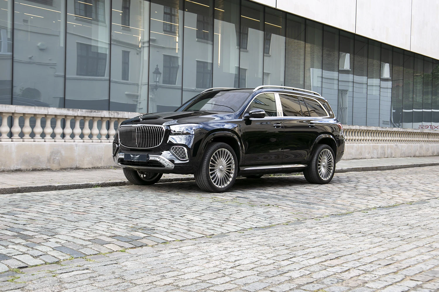 2026 Mercedes-Benz Maybach GLS 600 4MATIC, 2/10