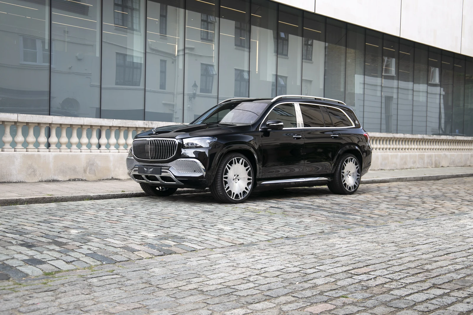 2023 Mercedes-Benz Maybach GLS 600 4MATIC, 2/10