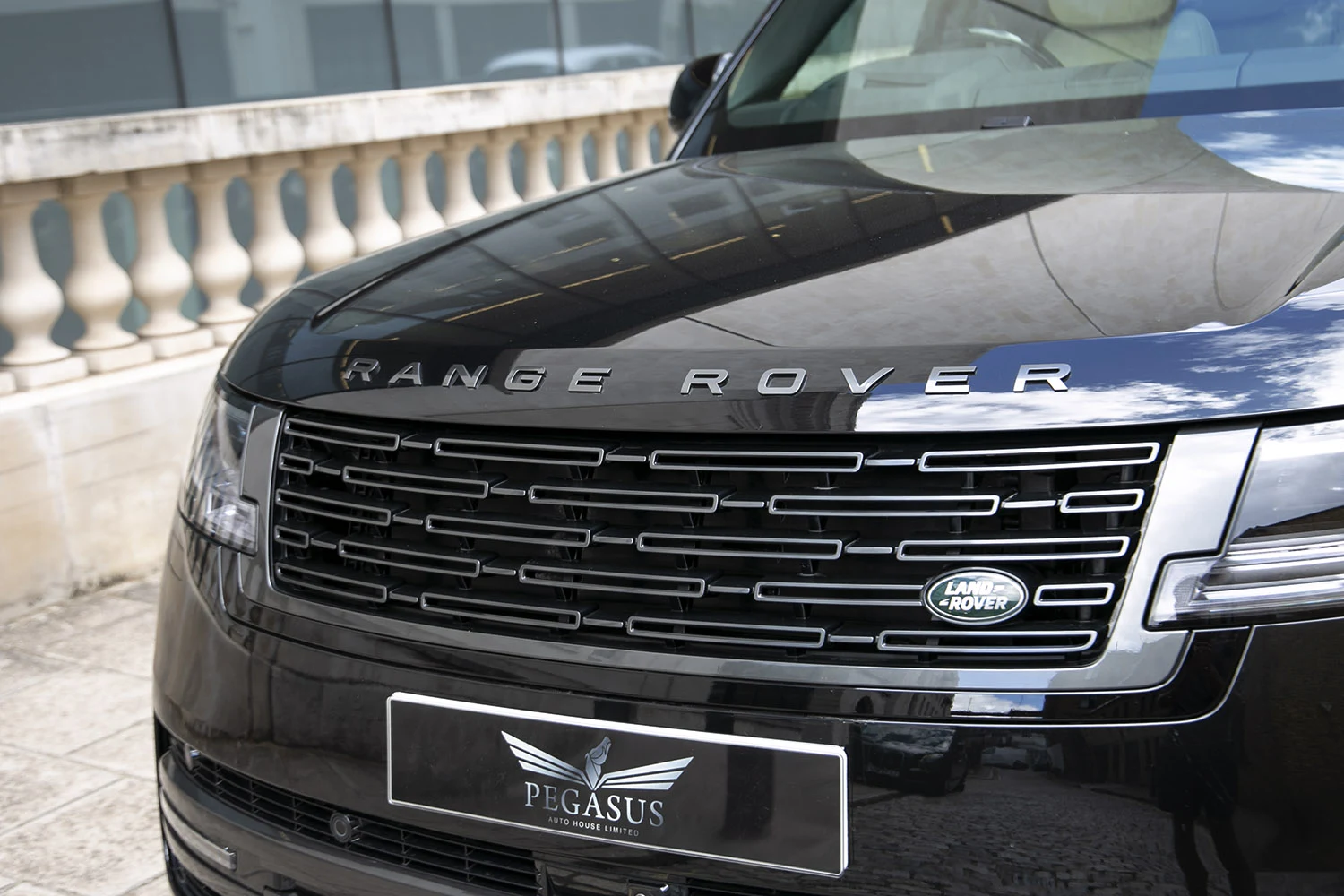 2026 Land Rover Range Rover P530 Autobiography, 2/10